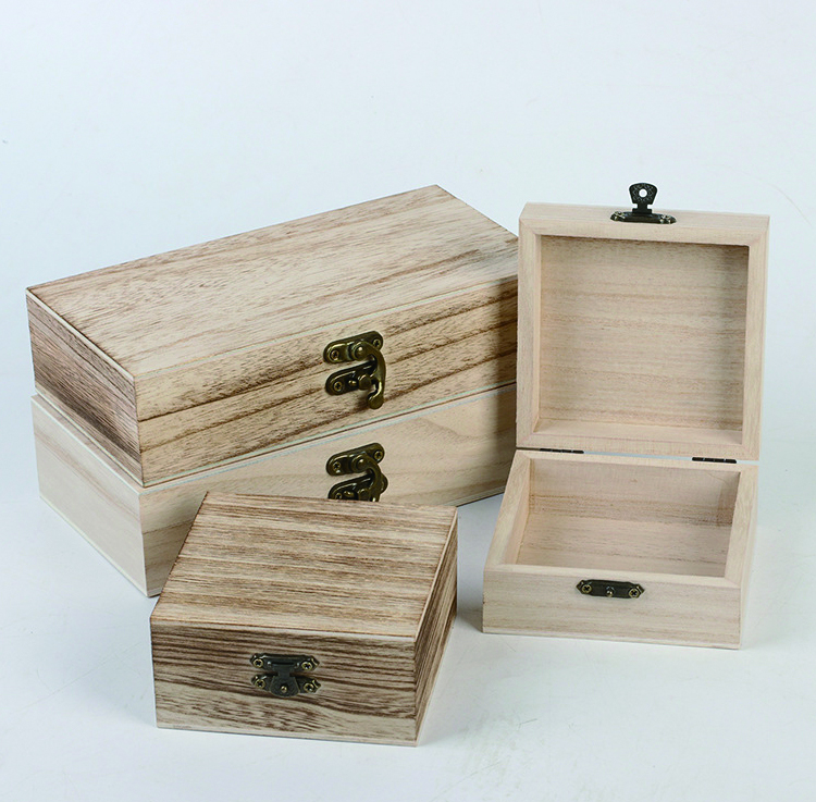 Caixa de madeira con tapa Caixas de madeira naturais sen rematar